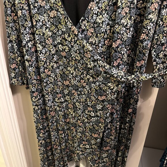 Loft Floral Wrap Dress, L. Soft & Comfortable - Picture 5 of 8